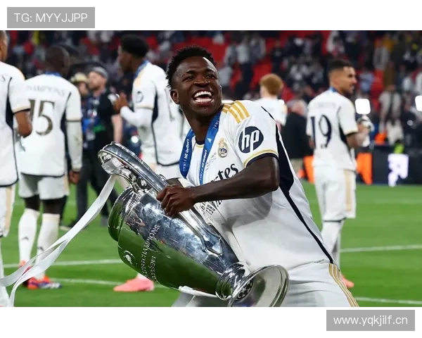 维尼修斯在皇马成长路径解析：从替补奇兵到锋线核心