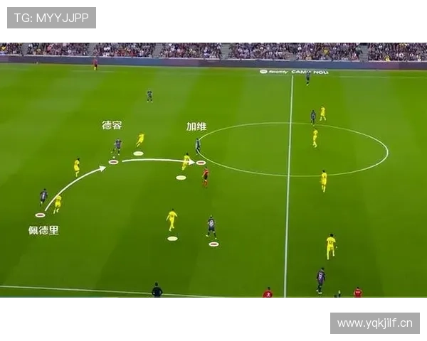 莱万vs法尔考 顶级中锋进攻效率与战术适配差距在哪